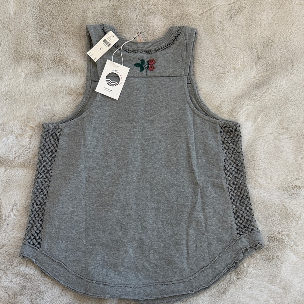 Daily practice tank. Gray New York Sleeveless Top with Floral Embroidery - Picture 5 of 5
